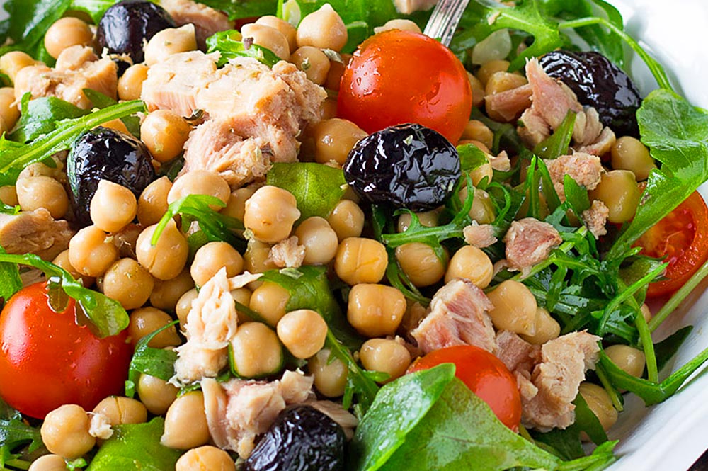 Insalata di ceci, rucola e tonno