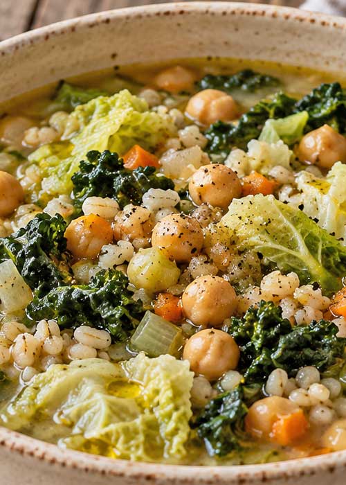 Zuppa di ceci, cavoli e orzo