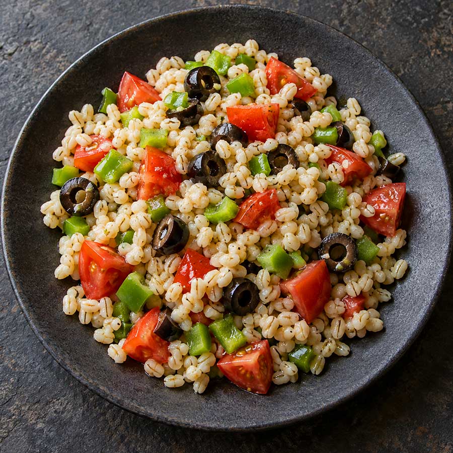 Insalata di orzo, pomodori e peperoni